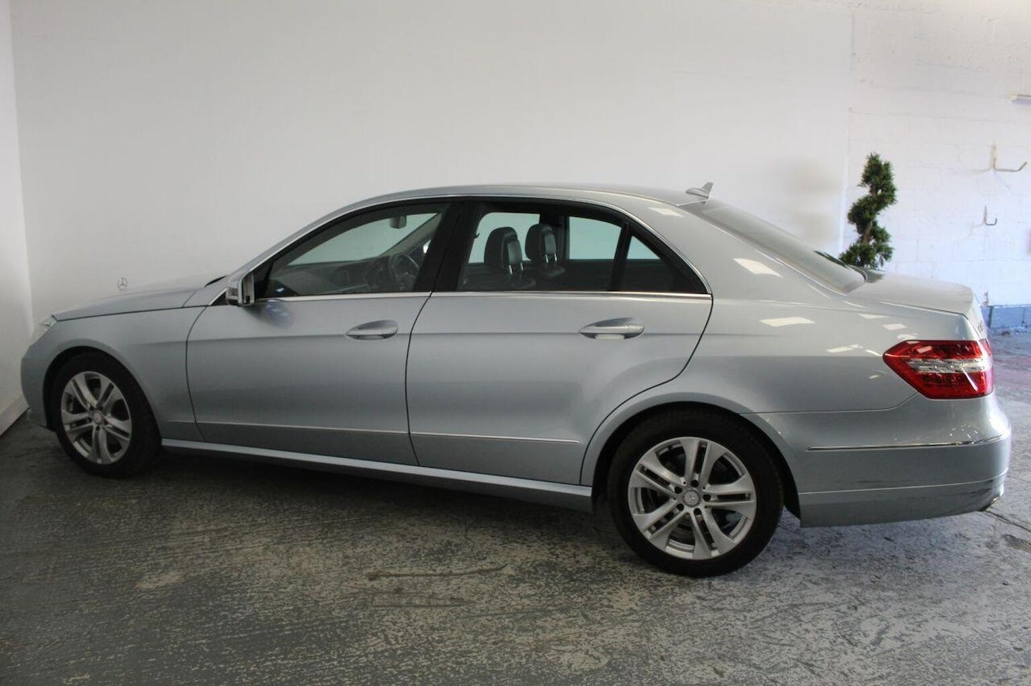 Used Mercedes-Benz E Class 2013 for sale - 76252349: Photo 11