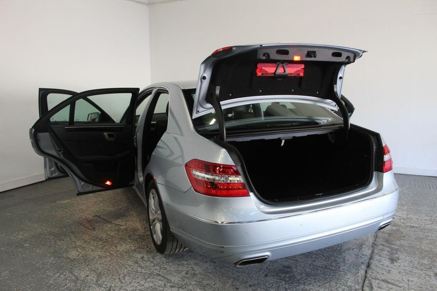 Used Mercedes-Benz E Class 2013 for sale - 76252349: Photo 21