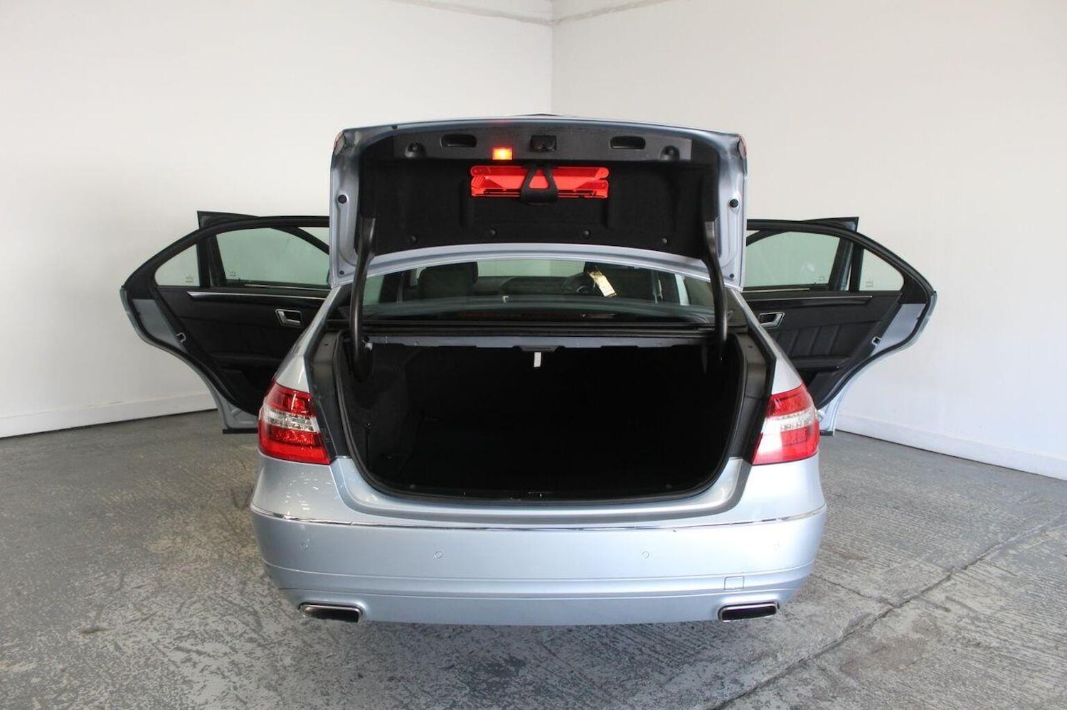 Used Mercedes-Benz E Class 2013 for sale - 76252349: Photo 23