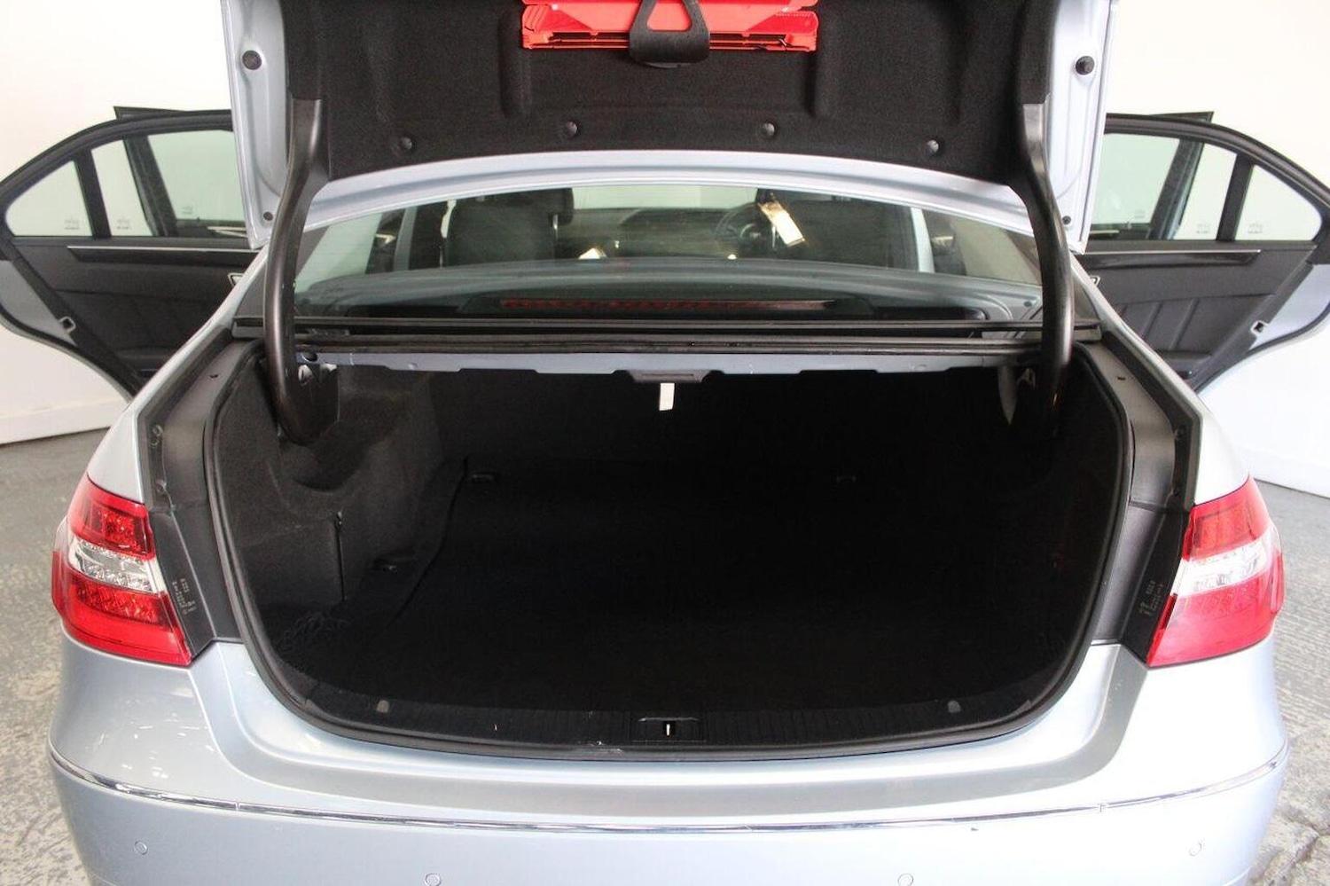 Used Mercedes-Benz E Class 2013 for sale - 76252349: Photo 24