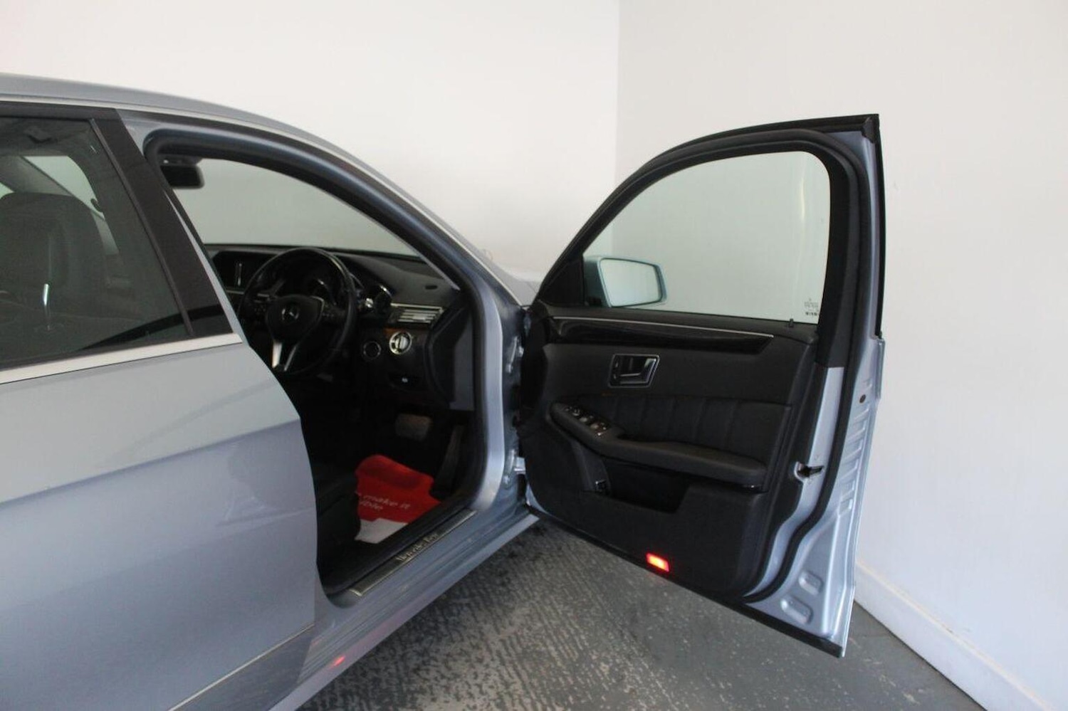 Used Mercedes-Benz E Class 2013 for sale - 76252349: Photo 25