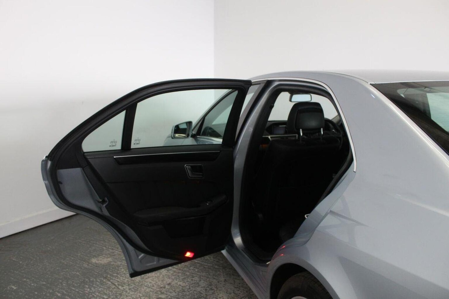 Used Mercedes-Benz E Class 2013 for sale - 76252349: Photo 28