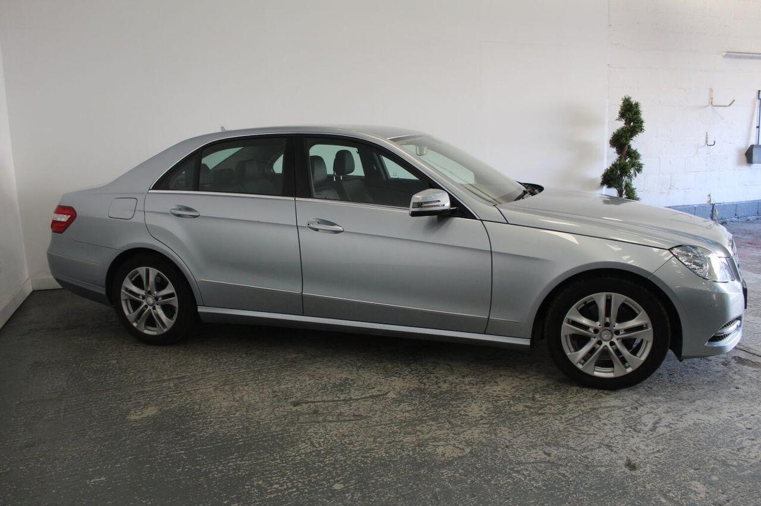 Used Mercedes-Benz E Class 2013 for sale - 76252349: Photo 4