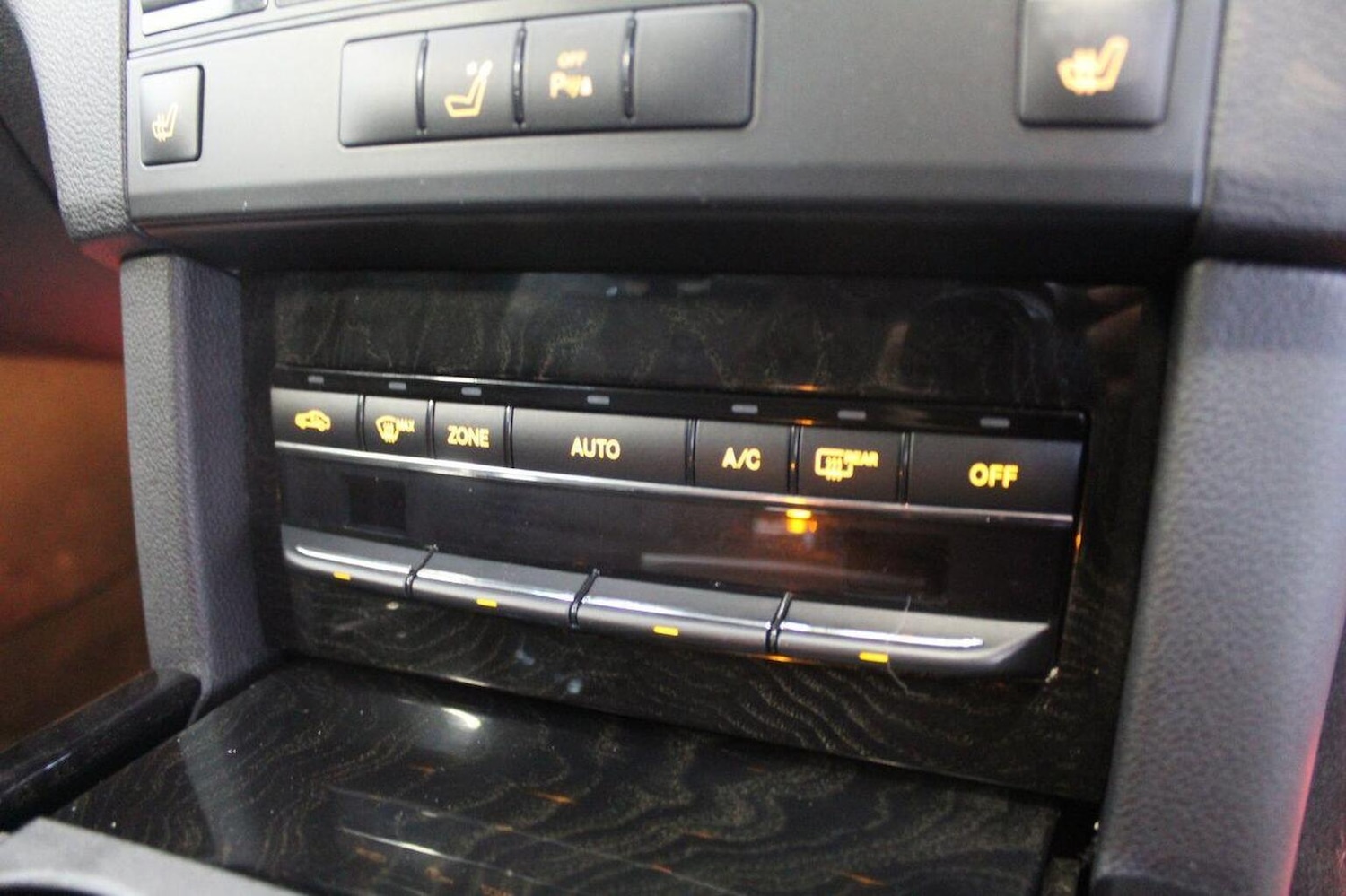 Used Mercedes-Benz E Class 2013 for sale - 76252349: Photo 40