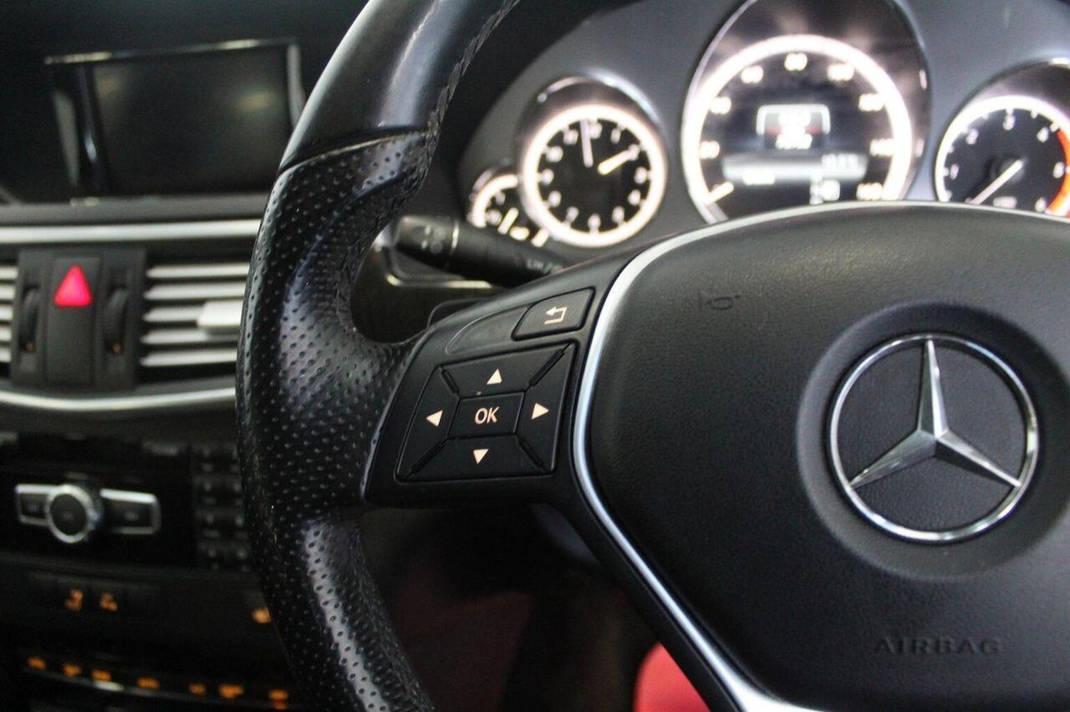 Used Mercedes-Benz E Class 2013 for sale - 76252349: Photo 44