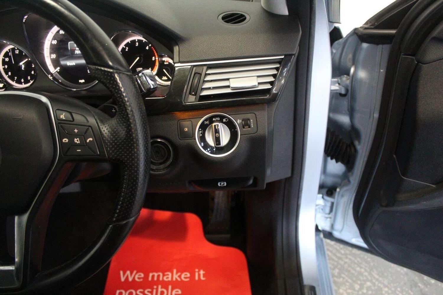 Used Mercedes-Benz E Class 2013 for sale - 76252349: Photo 46