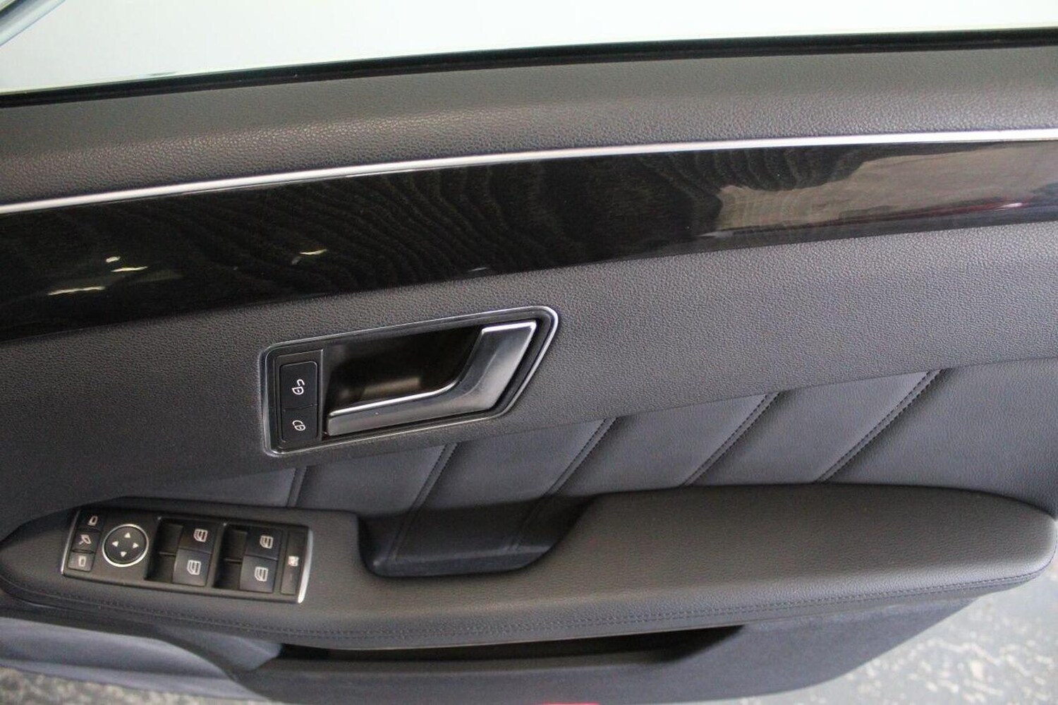 Used Mercedes-Benz E Class 2013 for sale - 76252349: Photo 47