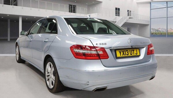 Used Mercedes-Benz E Class 2013 for sale - 76252349: Photo 4