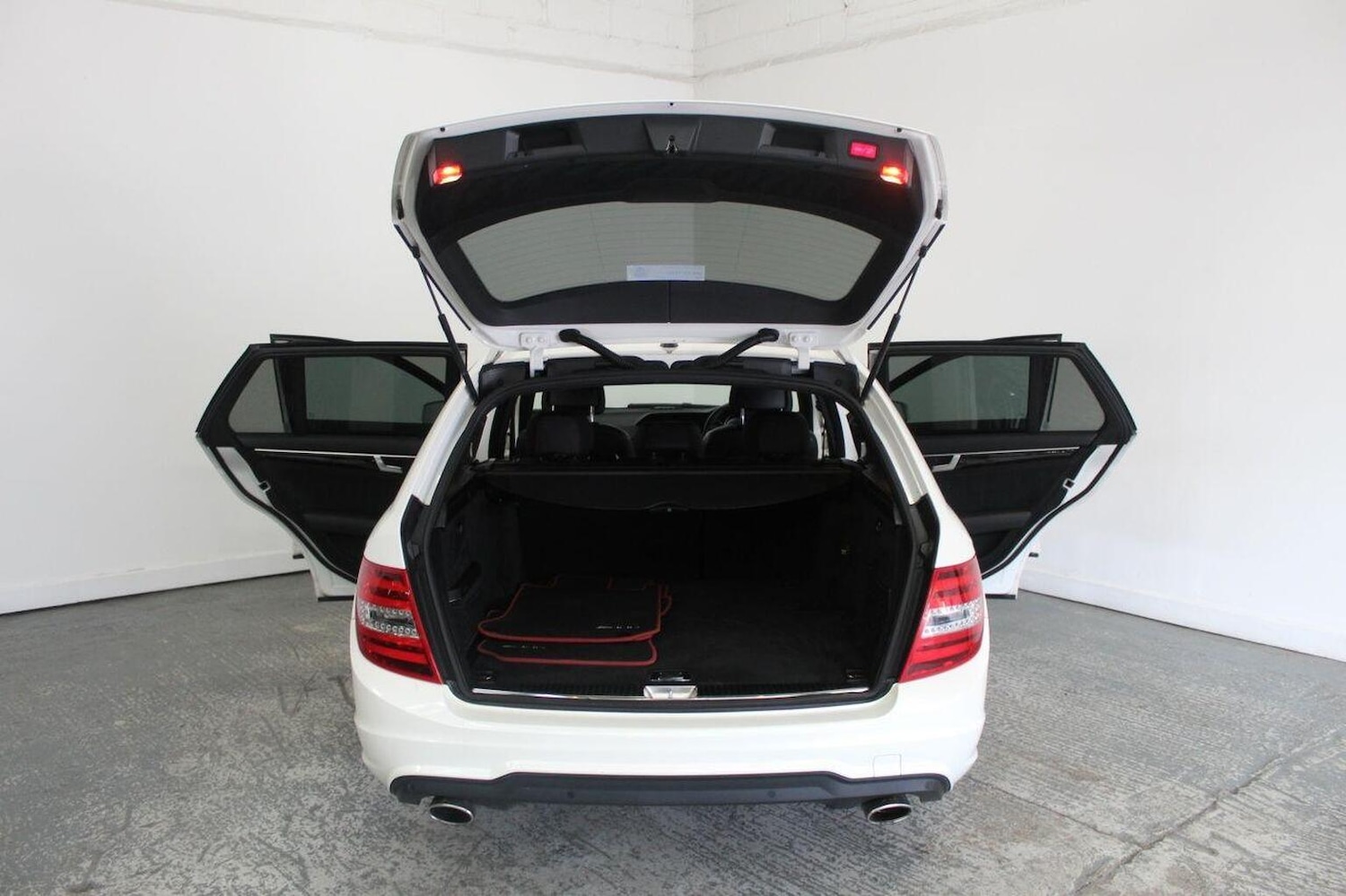 Used Mercedes-Benz C Class 2012 for sale - 76358158: Photo 23