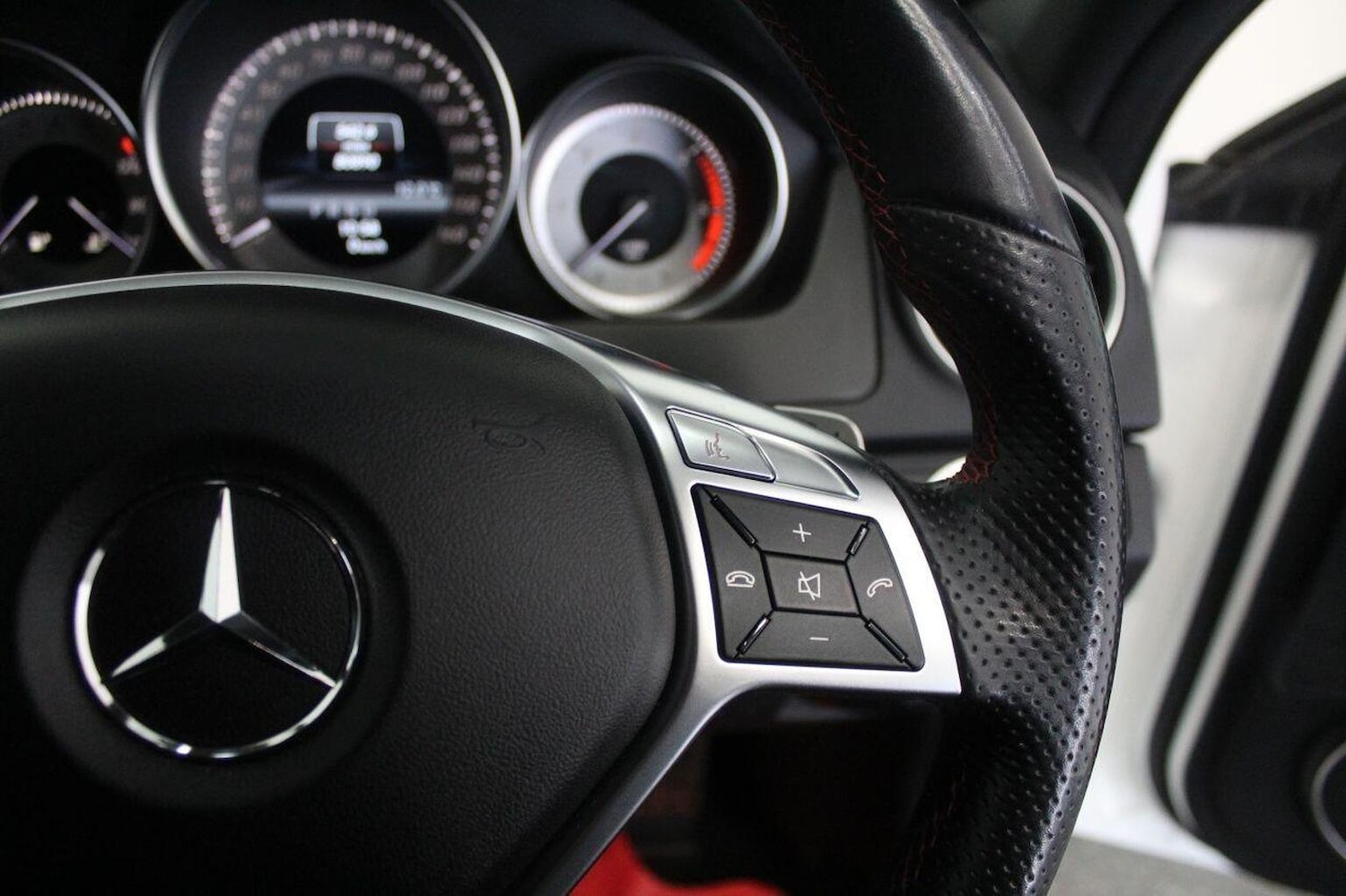 Used Mercedes-Benz C Class 2012 for sale - 76358158: Photo 47