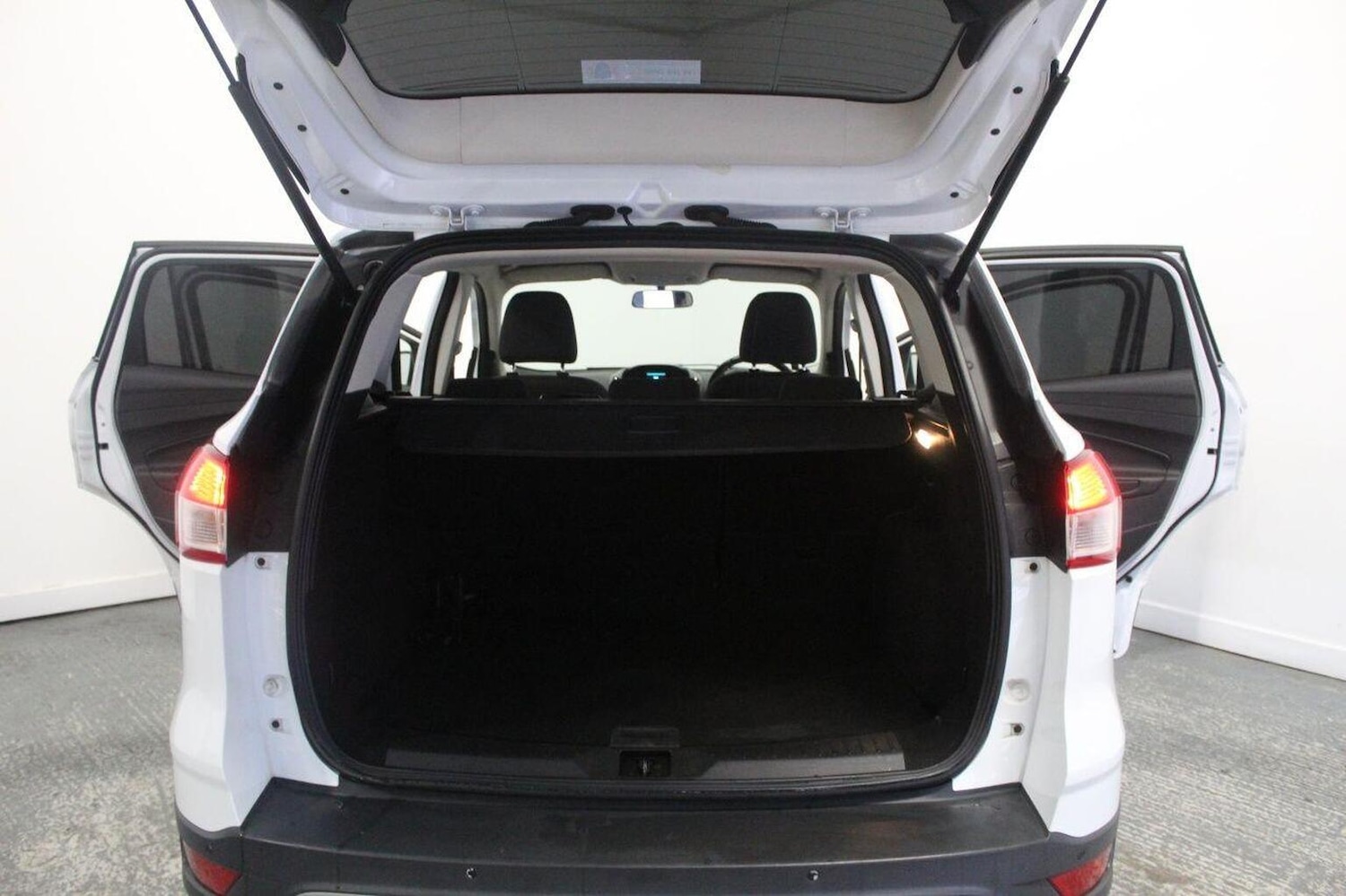 Used Ford Kuga 2015 for sale - 76863846: Photo 22