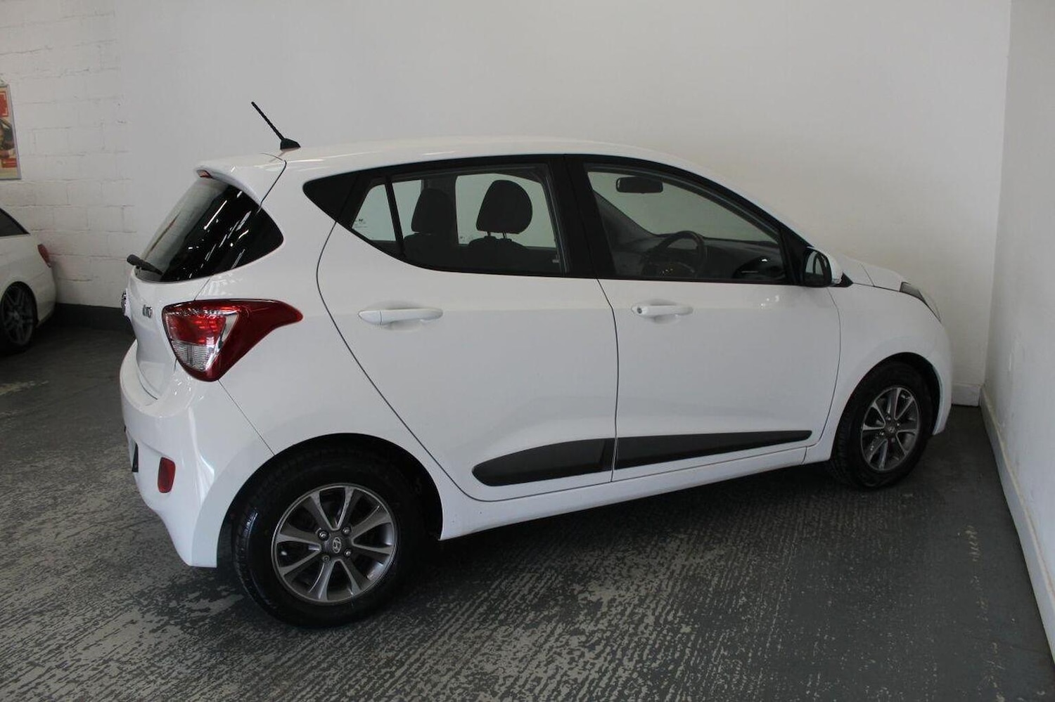Used Hyundai i10 2014 for sale - 76793837: Photo 11