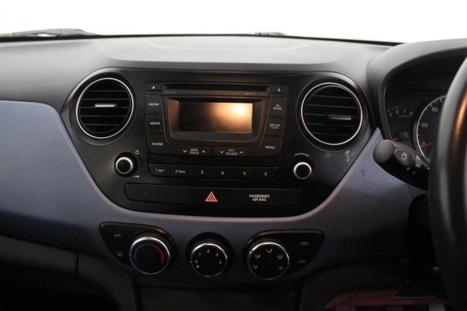 Used Hyundai i10 2014 for sale - 76793837: Photo 31