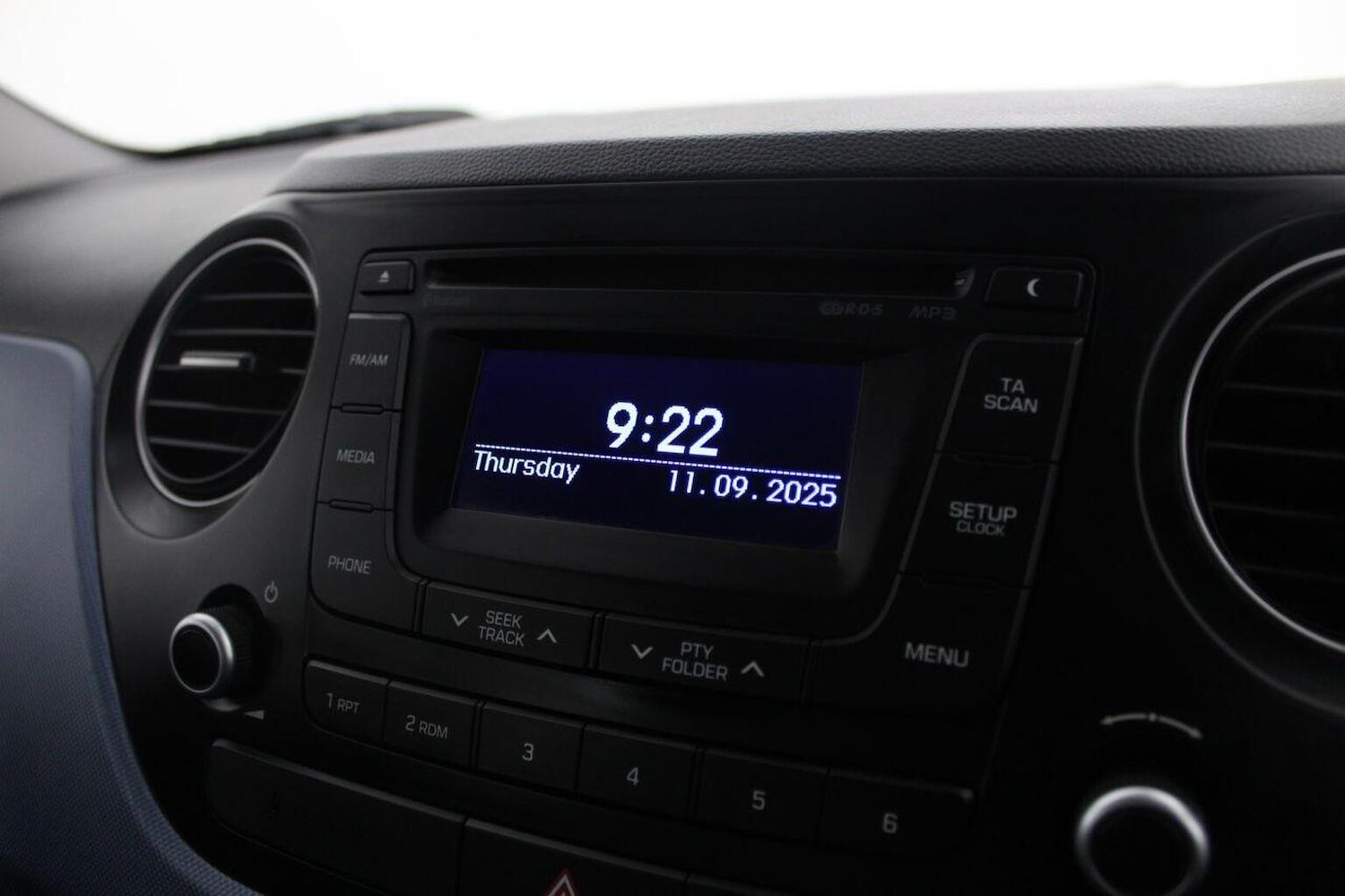 Used Hyundai i10 2014 for sale - 76793837: Photo 32