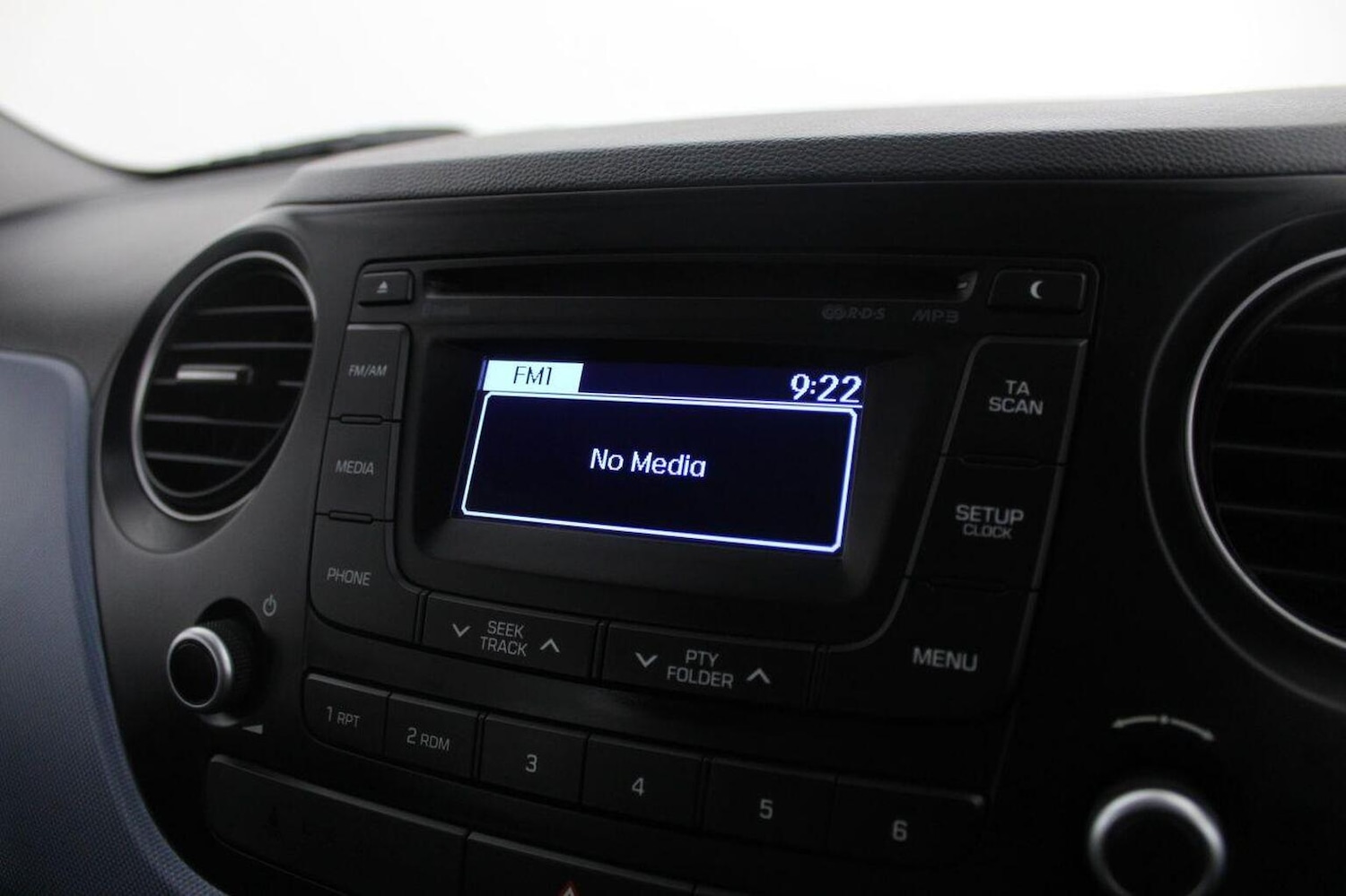 Used Hyundai i10 2014 for sale - 76793837: Photo 34