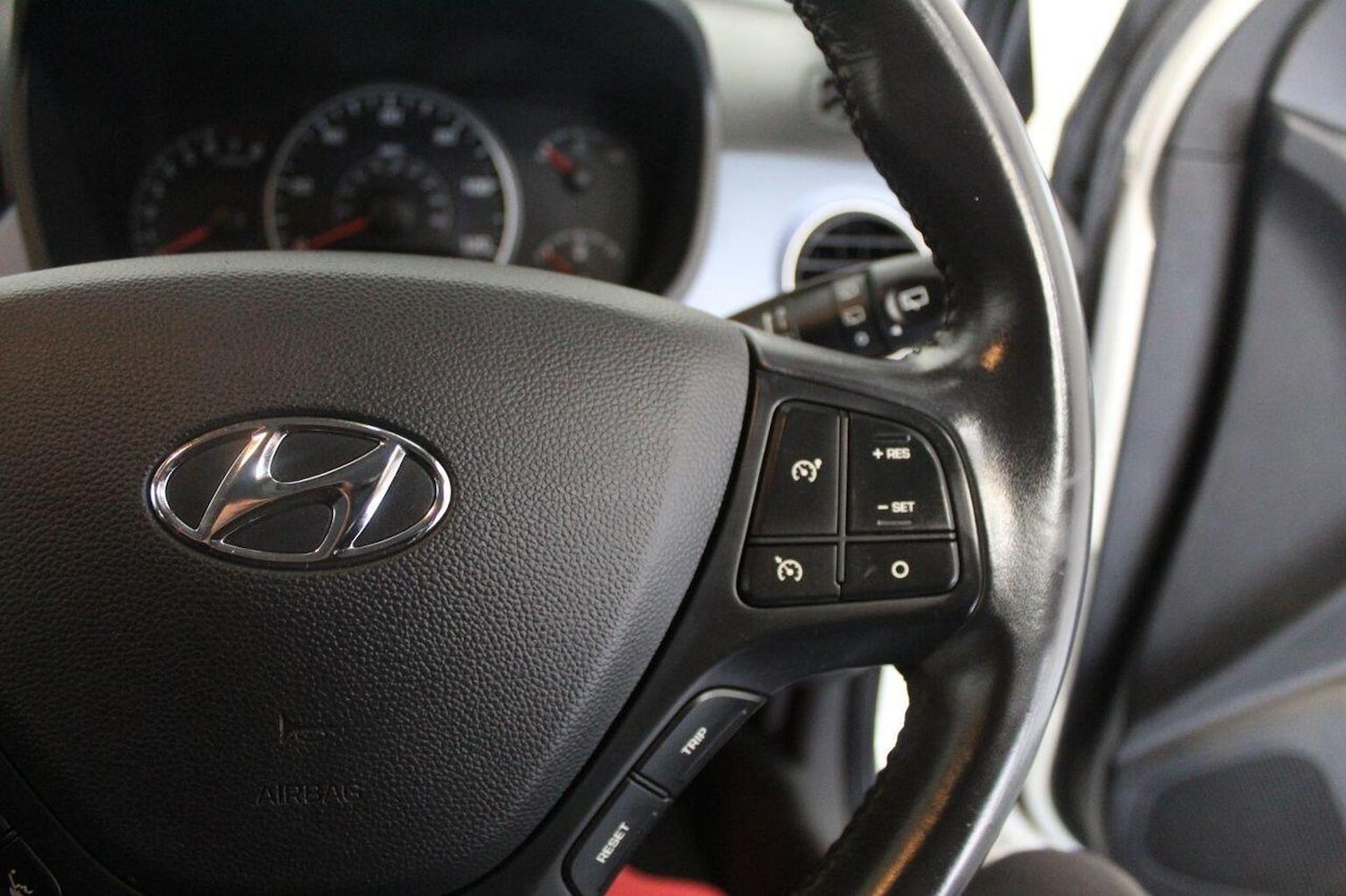 Used Hyundai i10 2014 for sale - 76793837: Photo 42