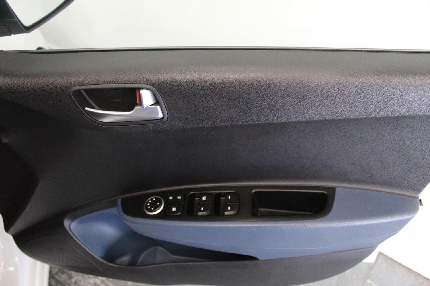 Used Hyundai i10 2014 for sale - 76793837: Photo 44