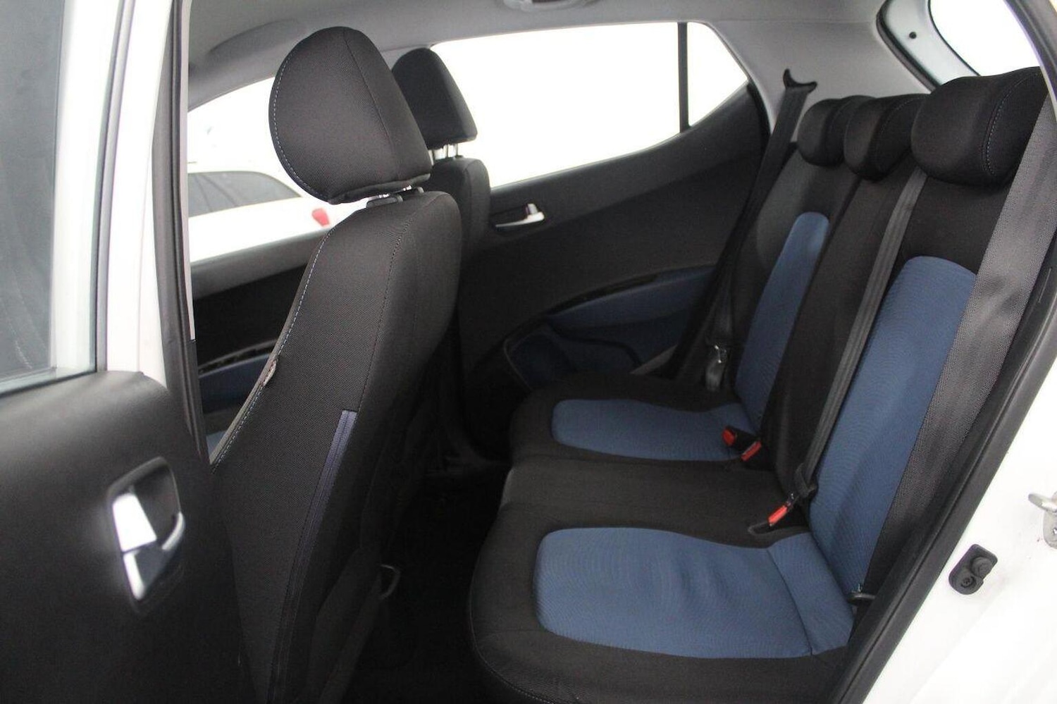 Used Hyundai i10 2014 for sale - 76793837: Photo 48