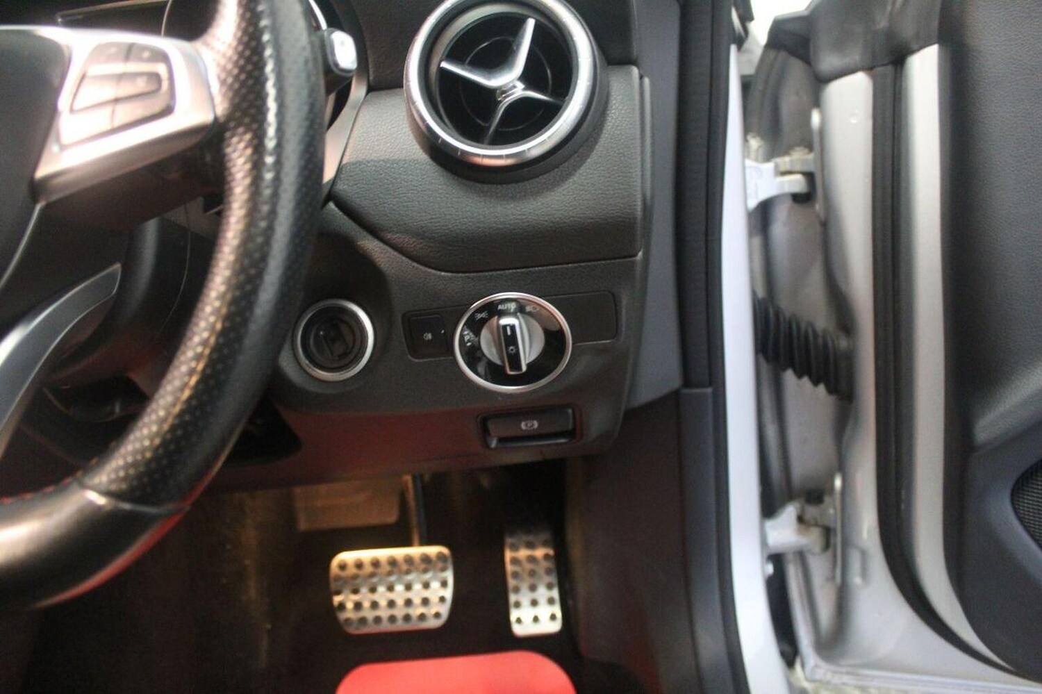Used Mercedes-Benz CLA 2015 for sale - 77632456: Photo 47
