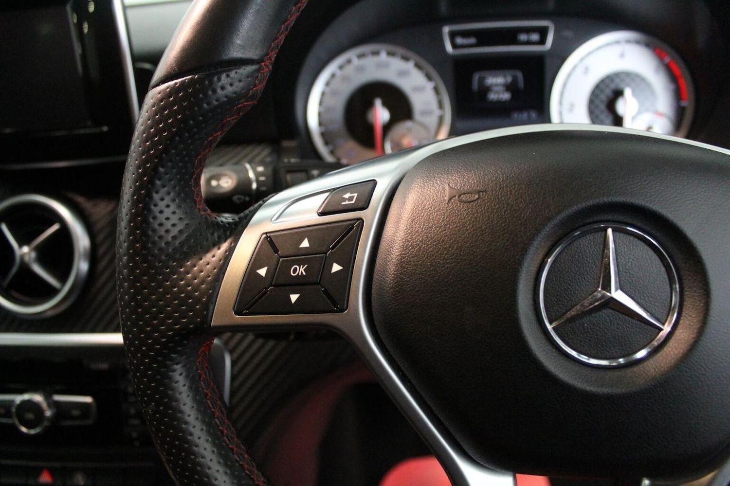 Used Mercedes-Benz A-Class 2015 for sale - 77937923: Photo 43