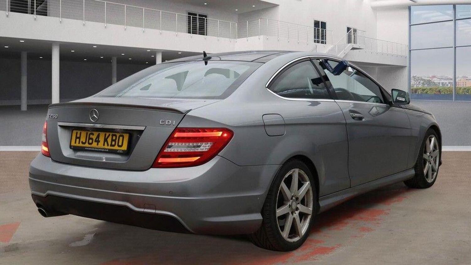 Used Mercedes-Benz C Class 2014 for sale - 77687702: Photo 5