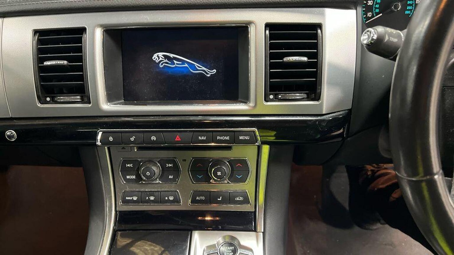 Used Jaguar XF 2015 for sale - 76380328: Photo 16