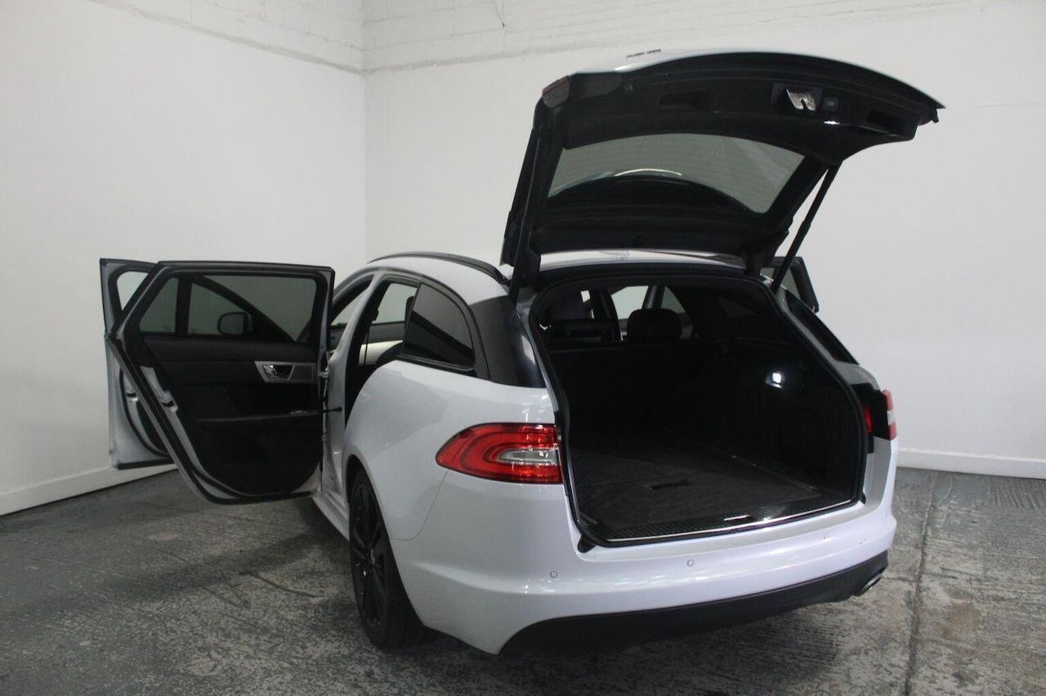 Used Jaguar XF 2015 for sale - 76380328: Photo 20