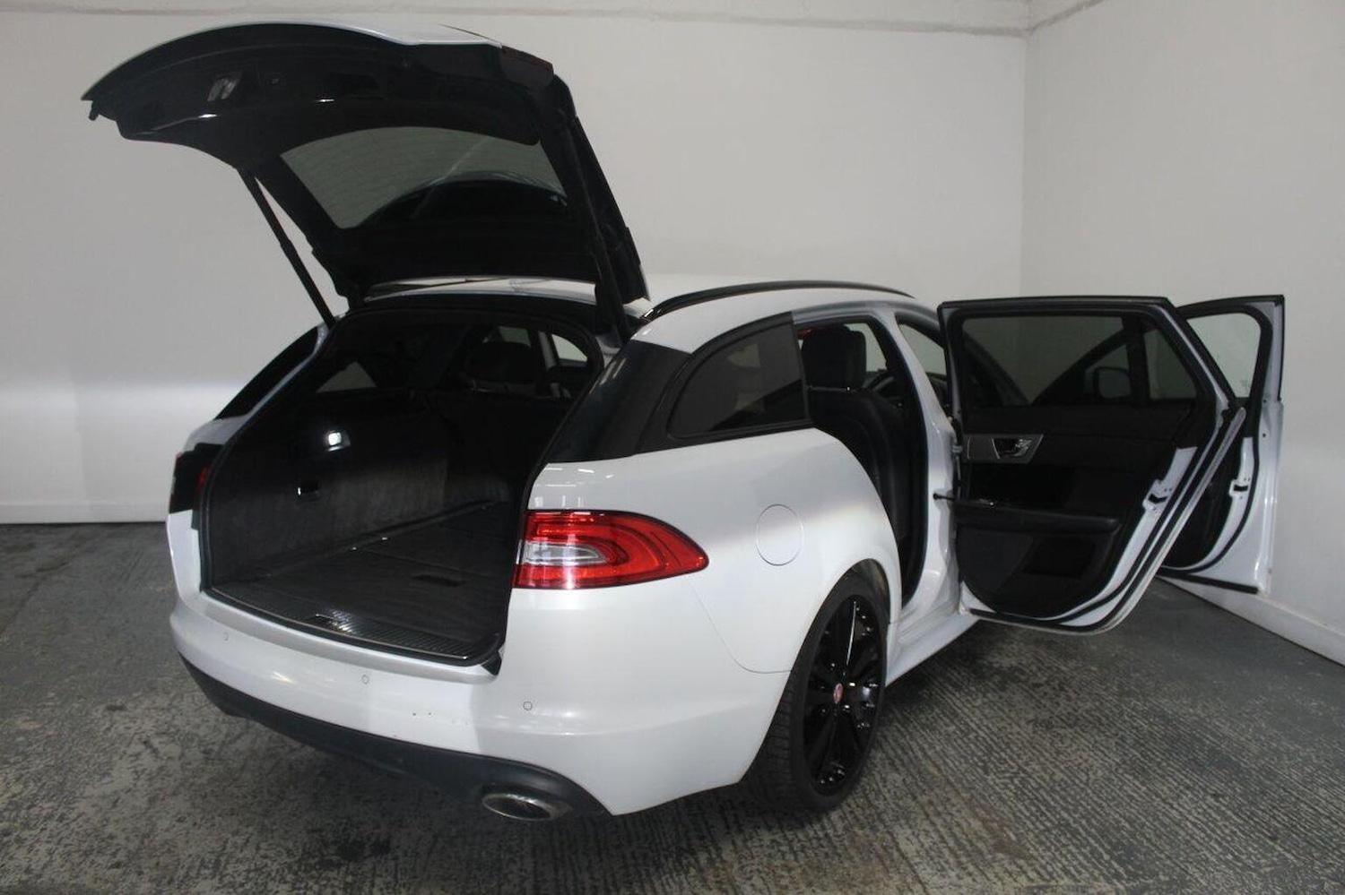 Used Jaguar XF 2015 for sale - 76380328: Photo 21