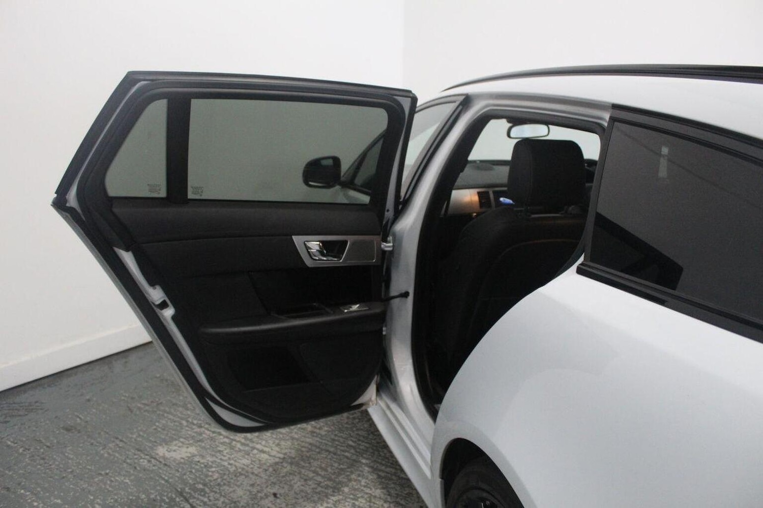 Used Jaguar XF 2015 for sale - 76380328: Photo 28