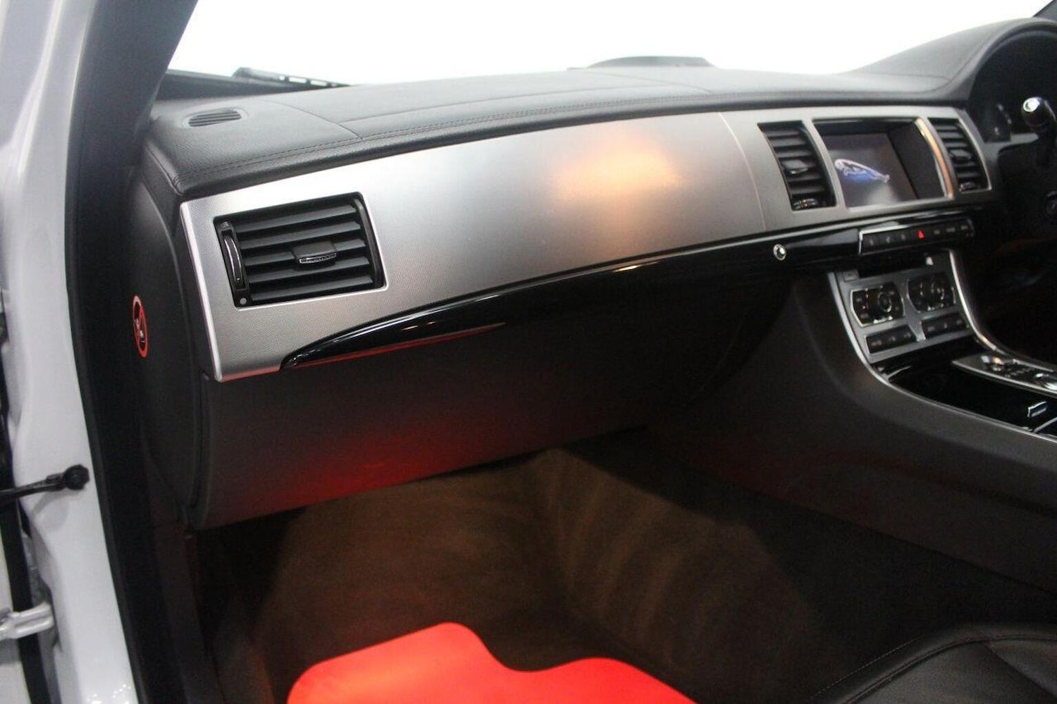 Used Jaguar XF 2015 for sale - 76380328: Photo 31