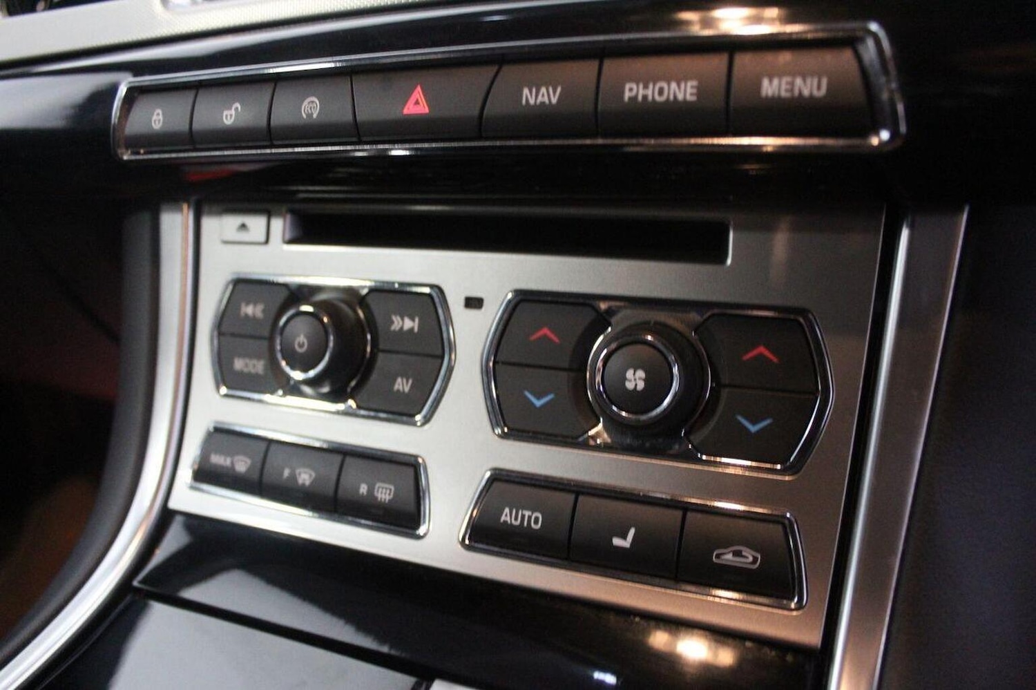 Used Jaguar XF 2015 for sale - 76380328: Photo 42