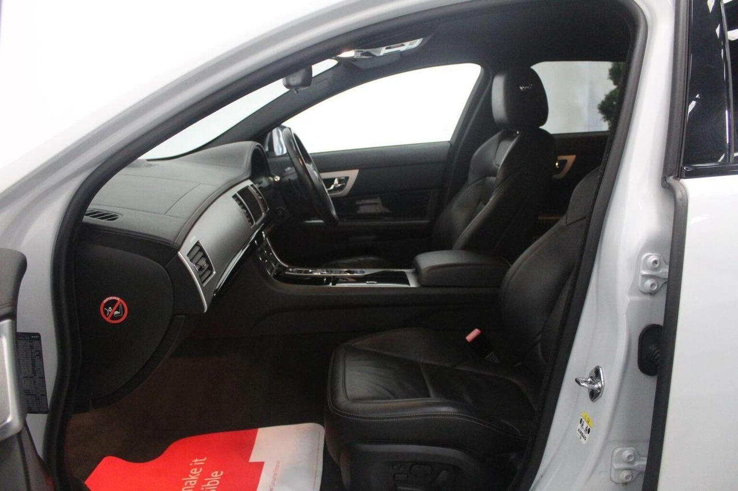 Used Jaguar XF 2015 for sale - 76380328: Photo 51