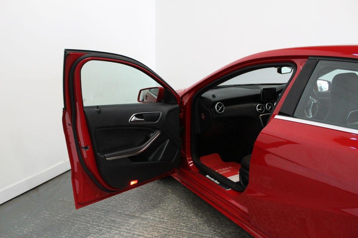 Used Mercedes-Benz A-Class 2015 for sale - 76793684: Photo 25