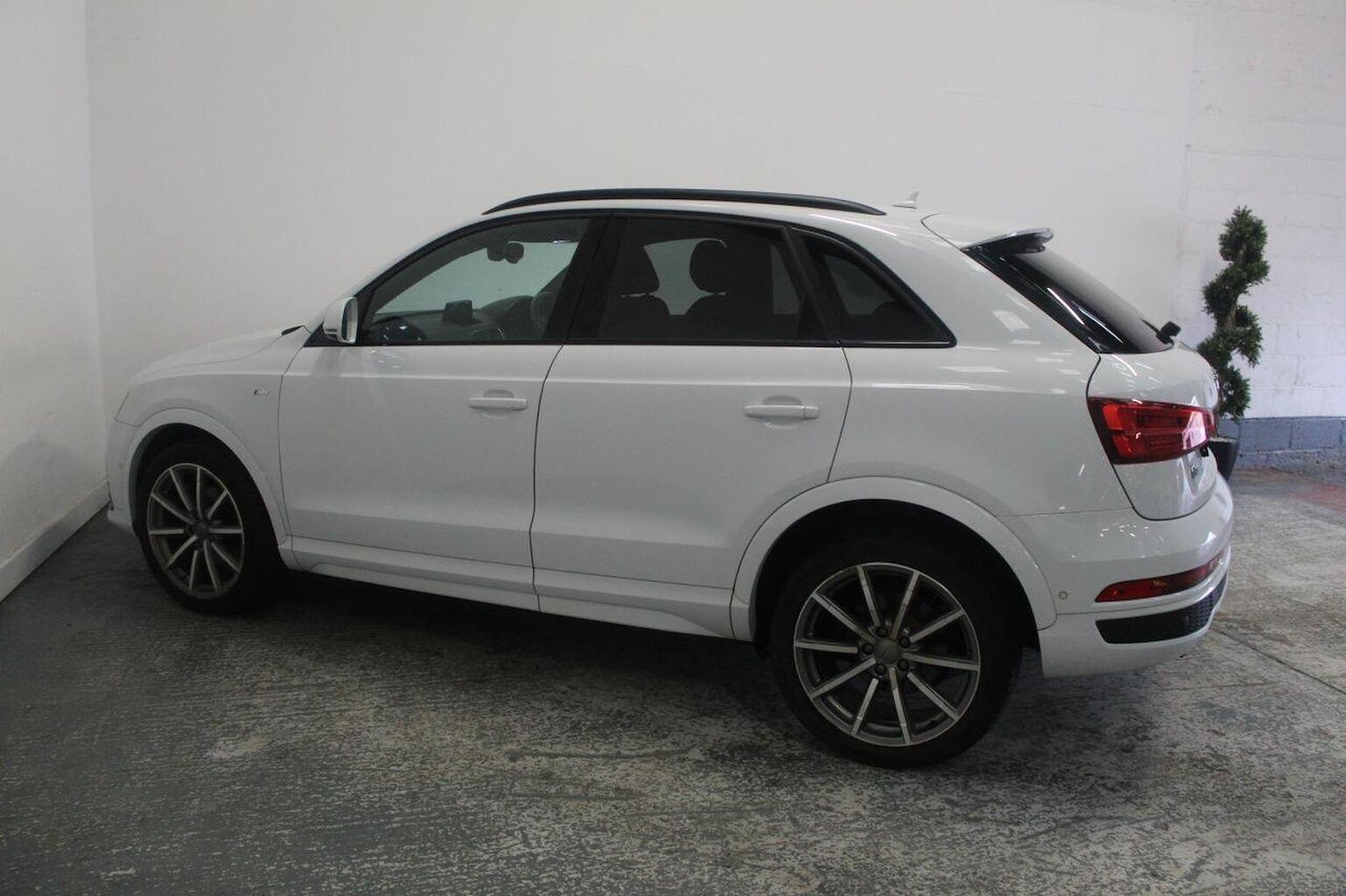 Used Audi Q3 2015 for sale - 77937879: Photo 10