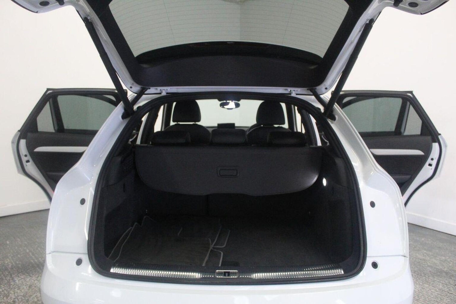 Used Audi Q3 2015 for sale - 77937879: Photo 24