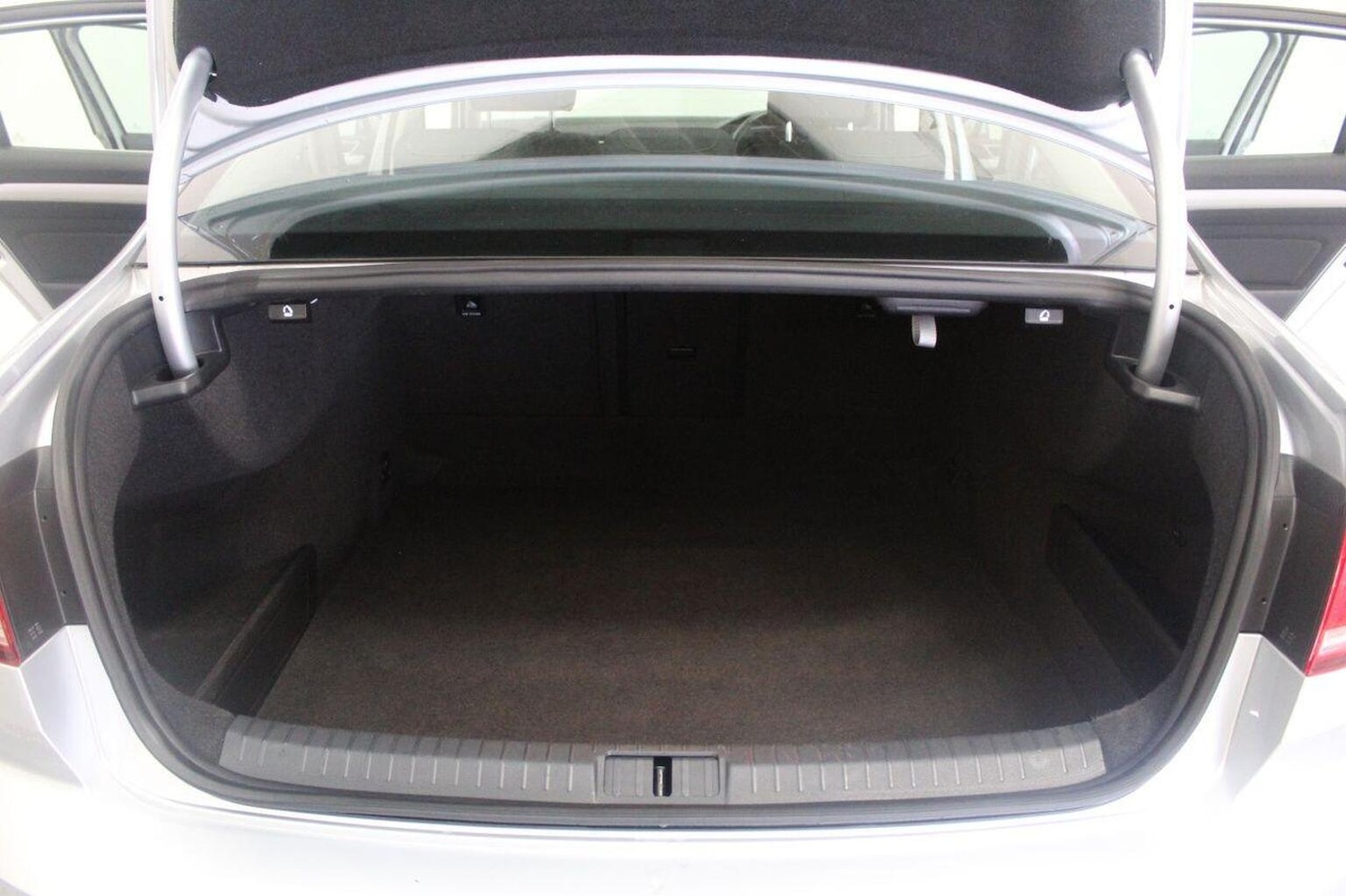 Used Volkswagen Passat 2015 for sale - 77937907: Photo 24