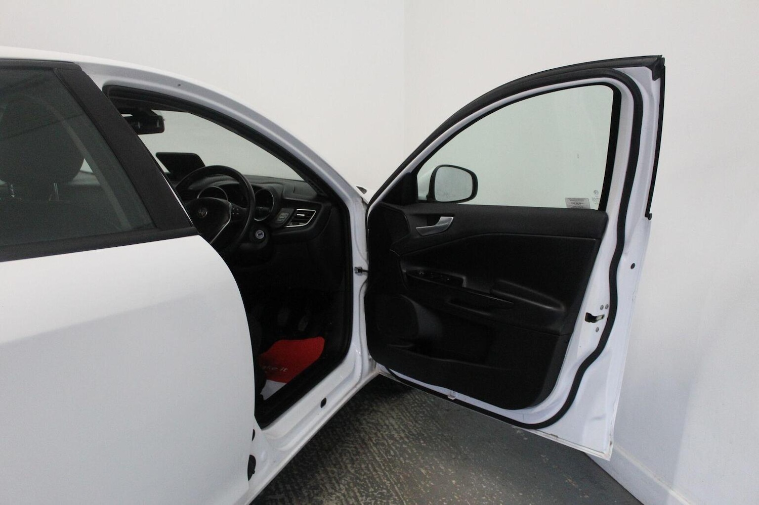 Used Alfa Romeo Giulietta 2016 for sale - 76527366: Photo 23