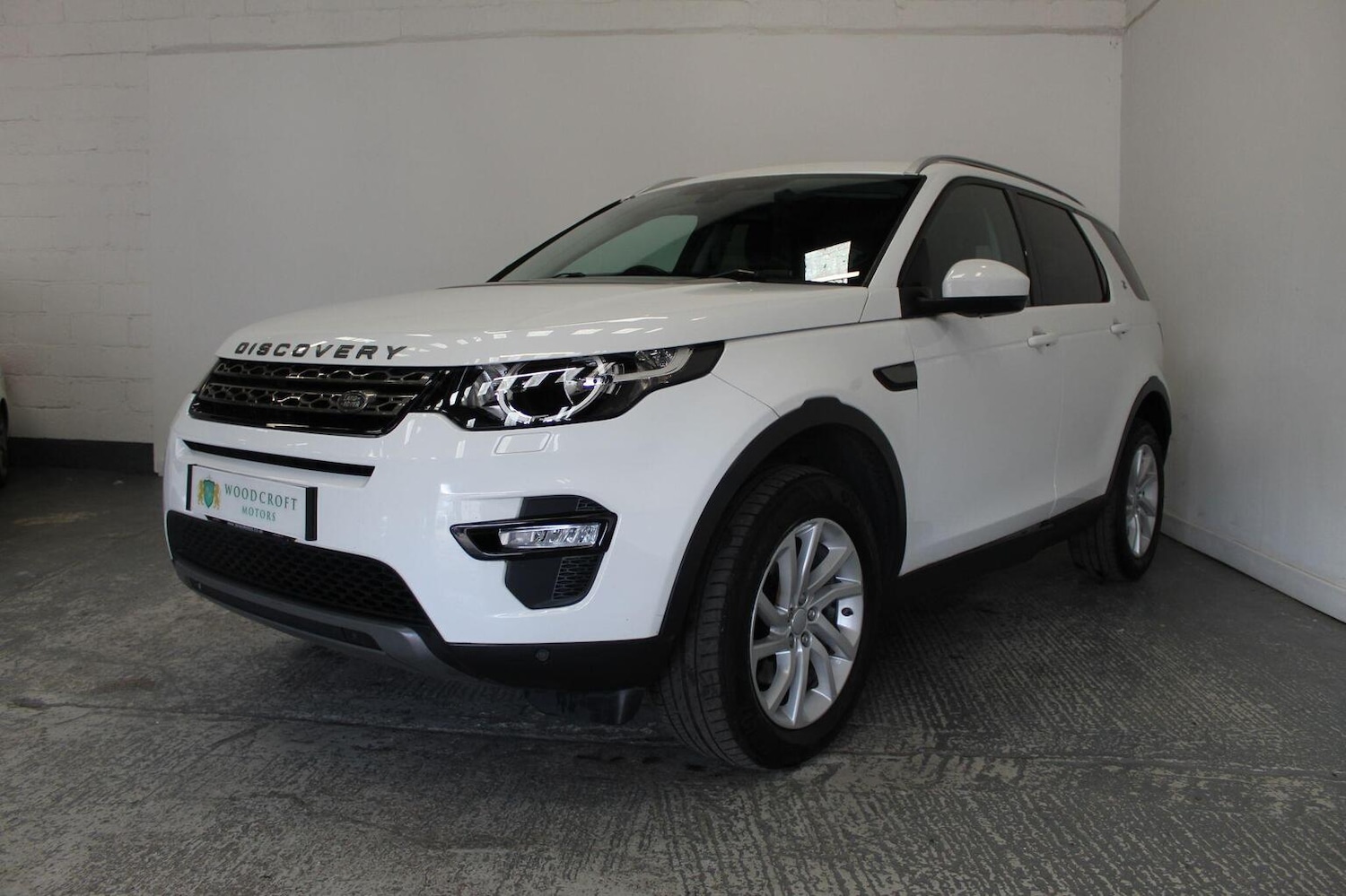 Used Land Rover Discovery Sport 2016 for sale - 77584614: Photo 2