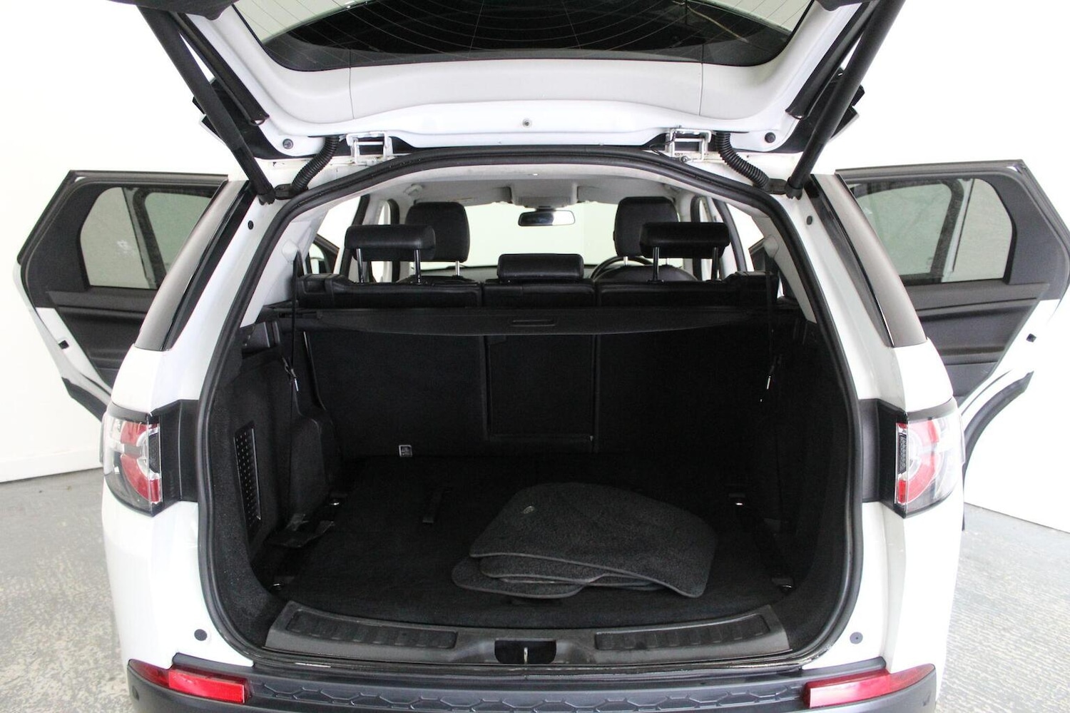 Used Land Rover Discovery Sport 2016 for sale - 77584614: Photo 24