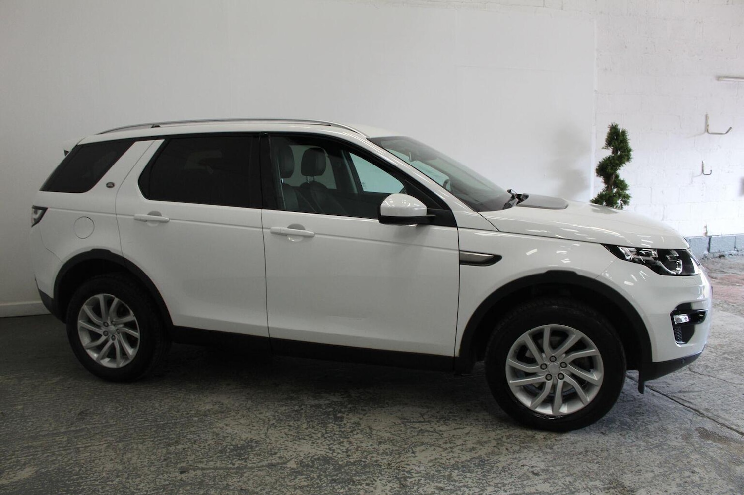 Used Land Rover Discovery Sport 2016 for sale - 77584614: Photo 4