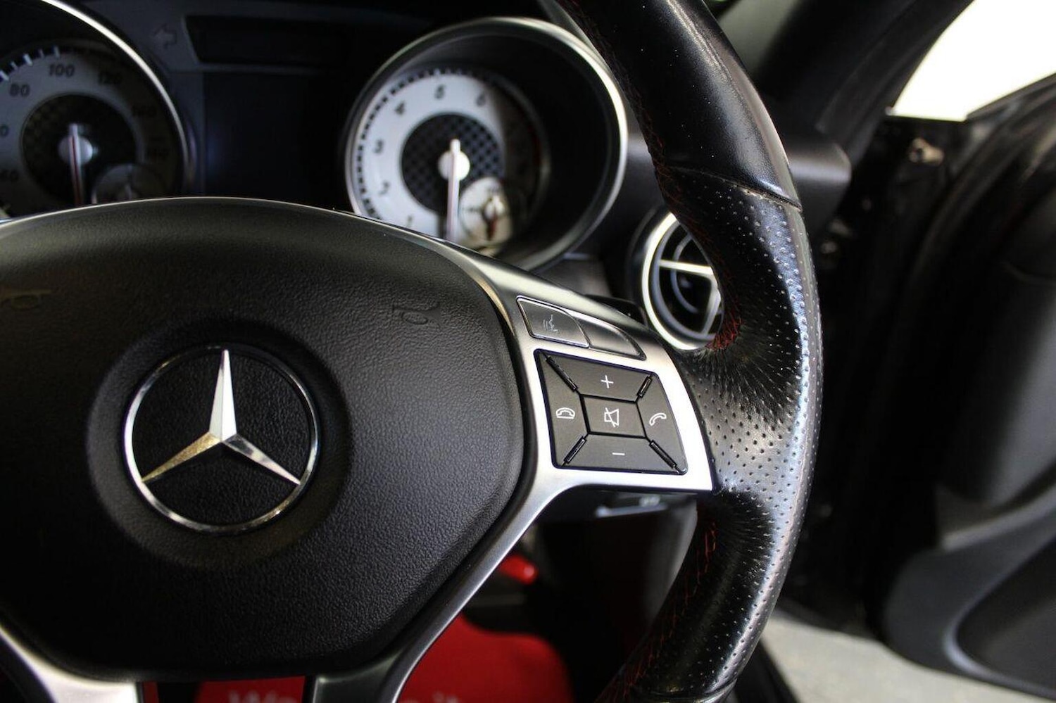 Used Mercedes-Benz SLK 2011 for sale - 77937929: Photo 42