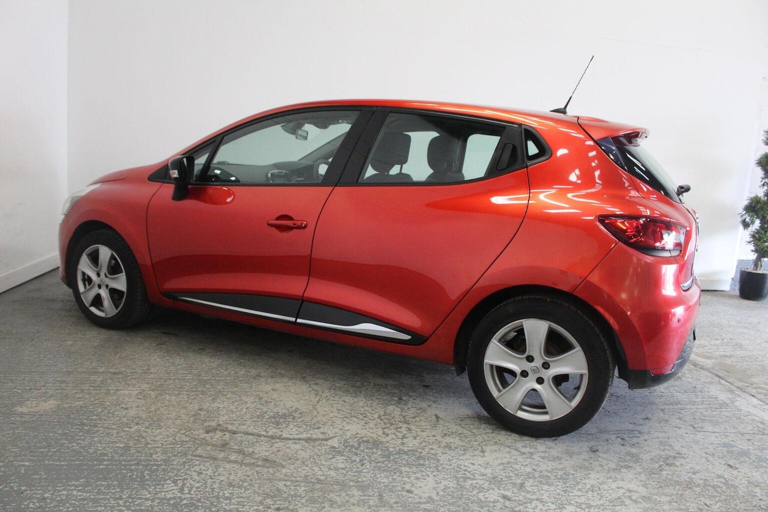 Used Renault Clio 2015 for sale - 77938052: Photo 10