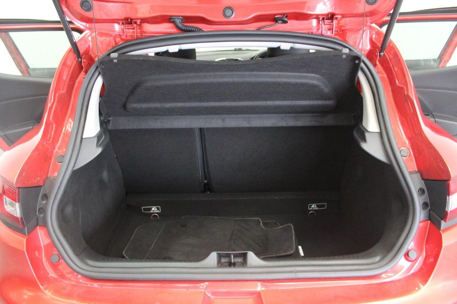 Used Renault Clio 2015 for sale - 77938052: Photo 22