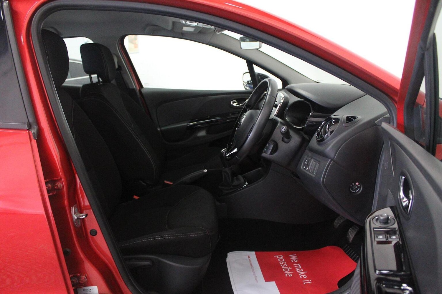 Used Renault Clio 2015 for sale - 77938052: Photo 28