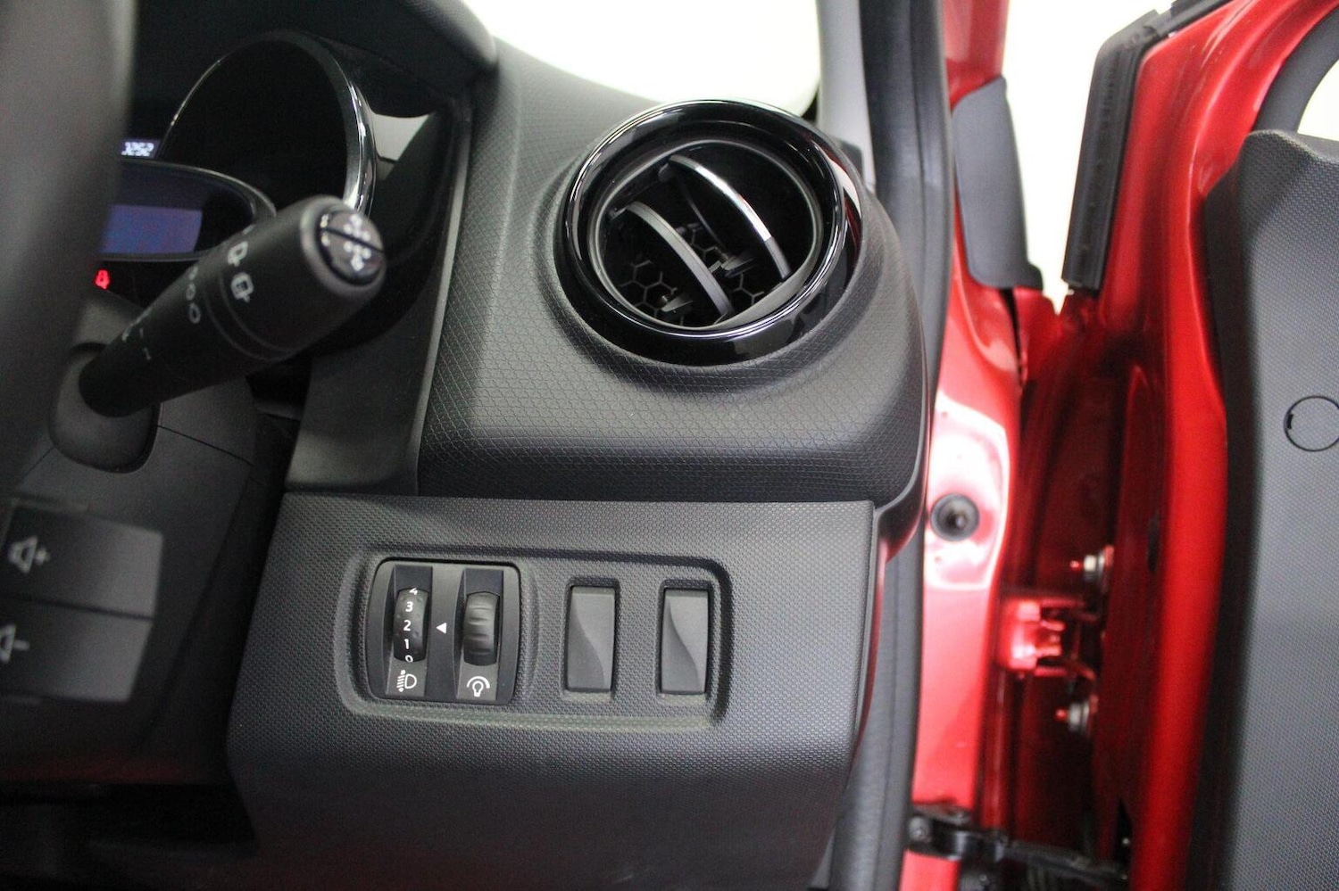 Used Renault Clio 2015 for sale - 77938052: Photo 44