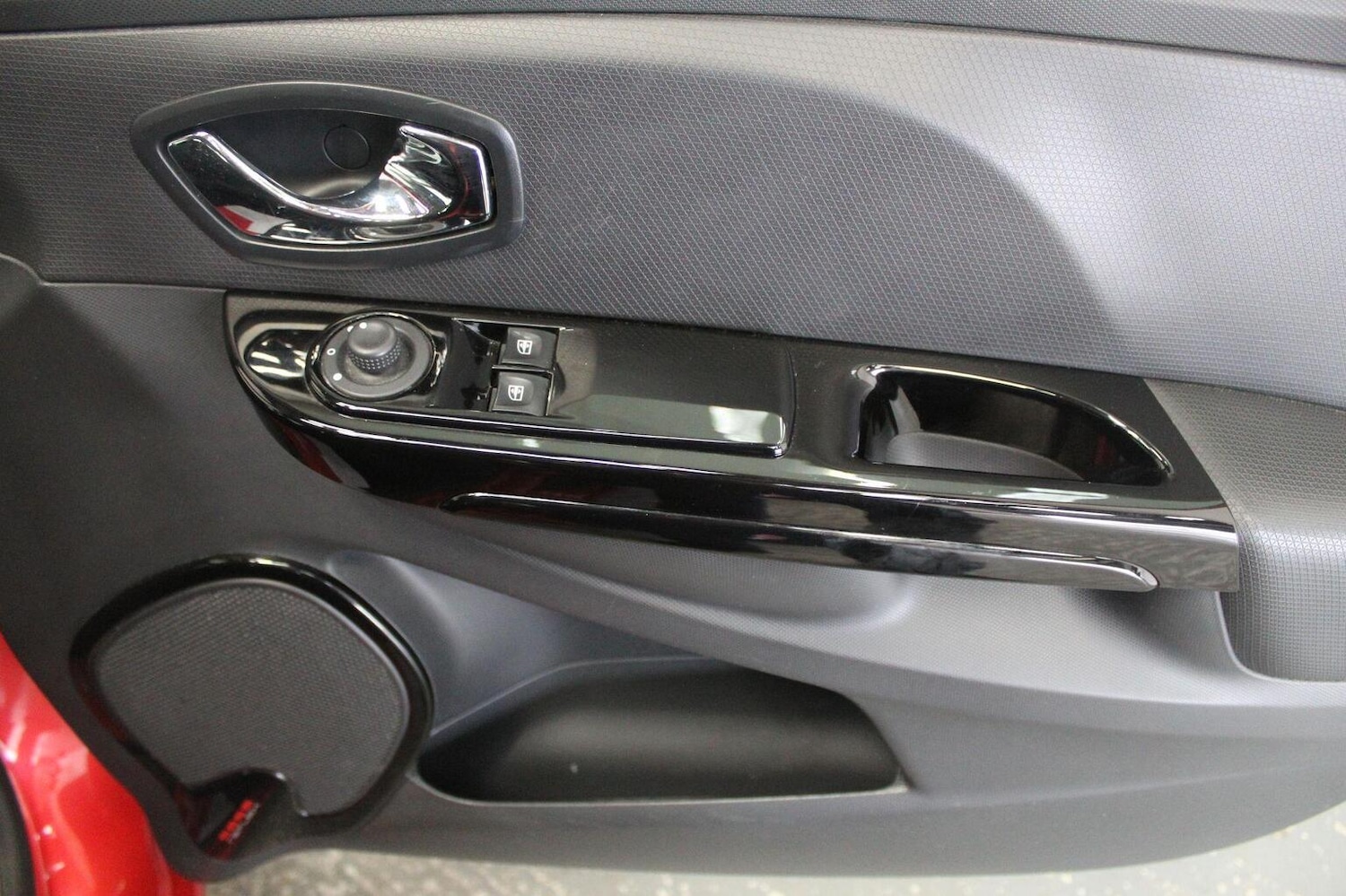 Used Renault Clio 2015 for sale - 77938052: Photo 45