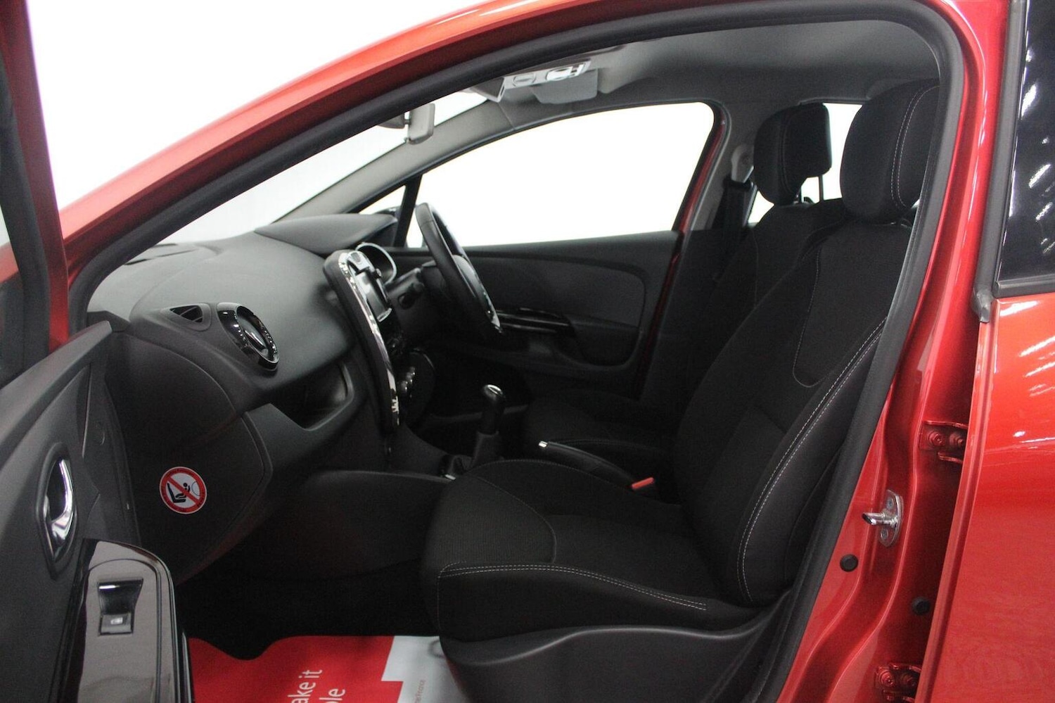 Used Renault Clio 2015 for sale - 77938052: Photo 47