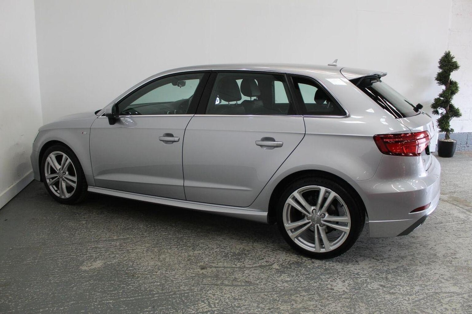 Used Audi A3 2017 for sale - 76693037: Photo 10