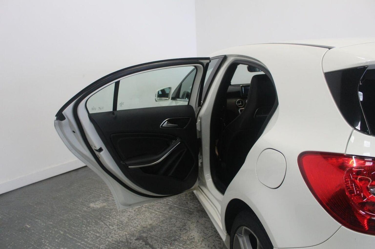 Used Mercedes-Benz A-Class 2013 for sale - 77101368: Photo 25
