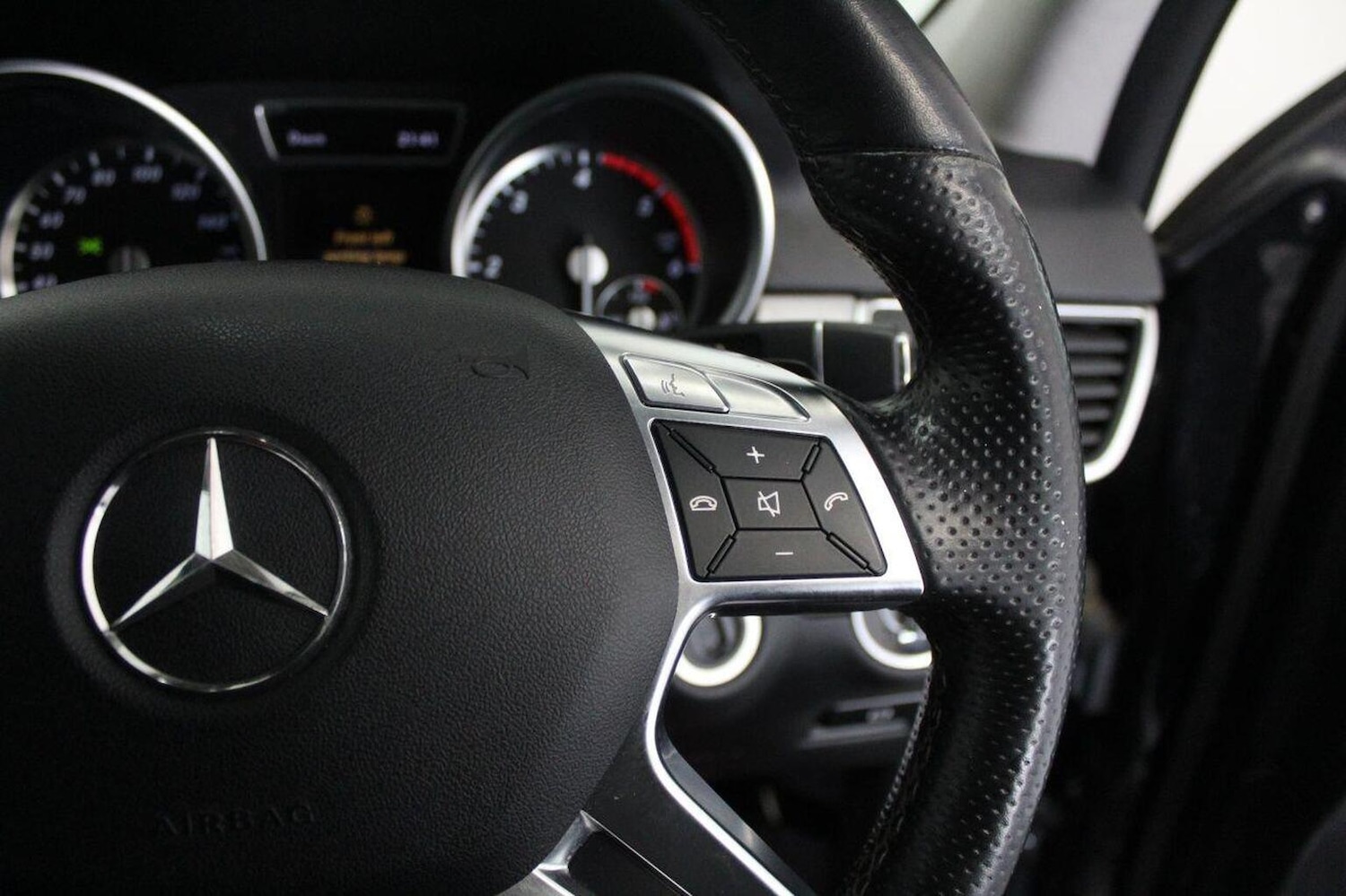 Used Mercedes-Benz M Class 2013 for sale - 77937835: Photo 47